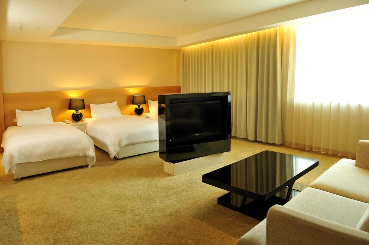Asia Emperor Hotel 台南 エクステリア 写真